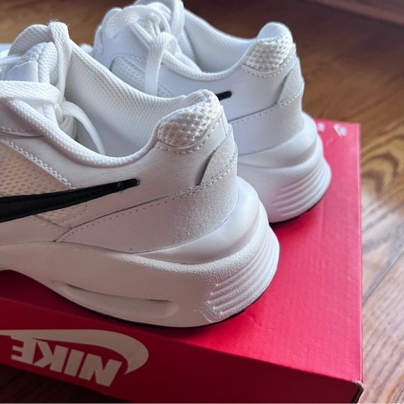 NIKE AIR MAX WOMAN’S RUNNING SNEAKERS SIZE 9.5 BLACK/WHITE - Picture 7 of 10